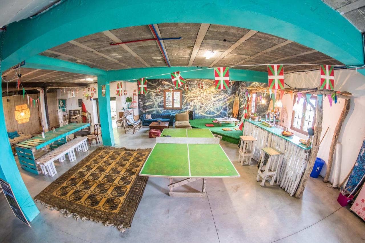Surf Camp San Sebastian Partyhostel Aia Eksteriør bilde