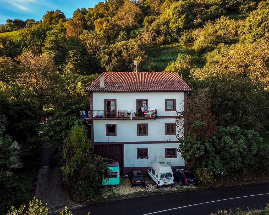 Surf Camp San Sebastian Partyhostel Aia Eksteriør bilde